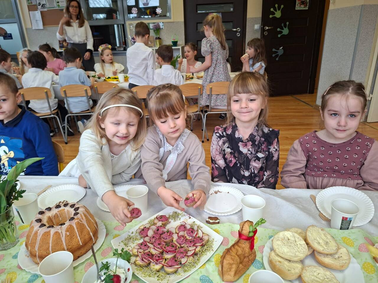 sniadanie wielkanocne 2026 7 20260406 1194630300